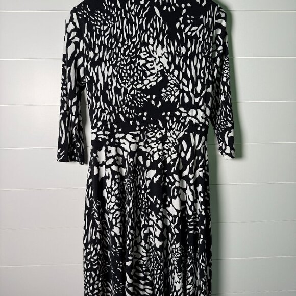 London Times Black and White Figure Flattering Size 6 Midi Dress w/ Metal Buckle - Picture 5 of 8